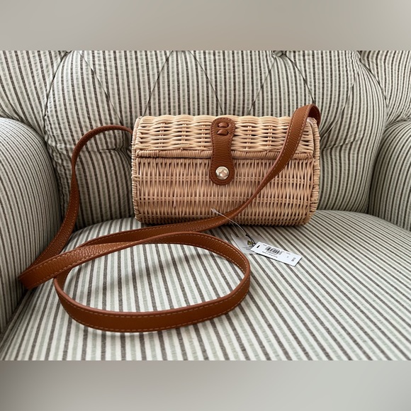 Express Rattan Crossbody - Picture 2 of 10